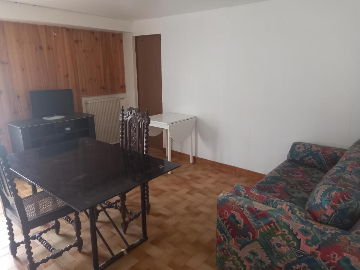 Апартаменты Mon Petit Studio Монморийон Экстерьер фото